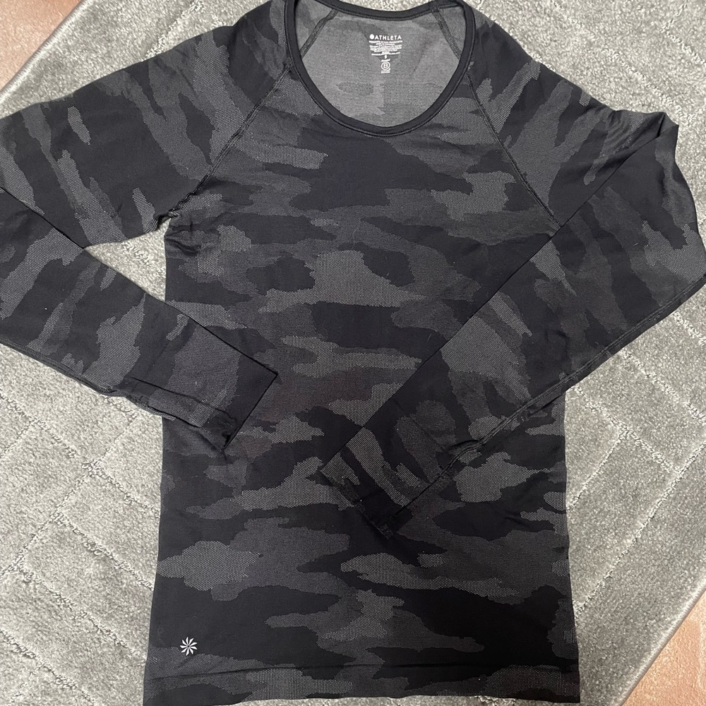 Athleta long sleeve top in Black Camo